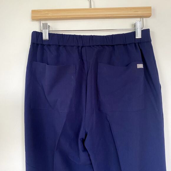 FIGS Technical Collection Women's Pleated Straight Fit Button Closure Pants Navy - Picture 6 of 6